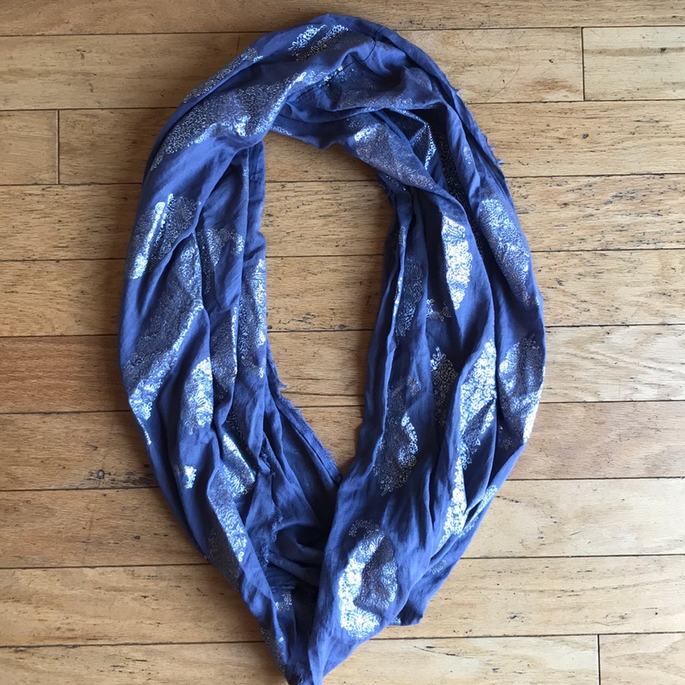 American Eagle paisley print infinity scarf